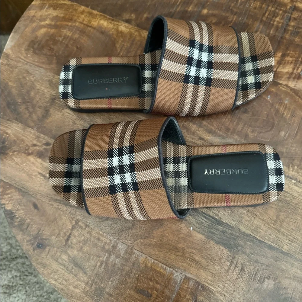 Burberry Wilma Check Flat Slide Sandals On Leather Size 37 - Picture 2 of 7